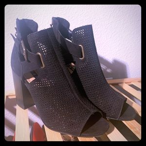 Black Suede Heels! Size 6!